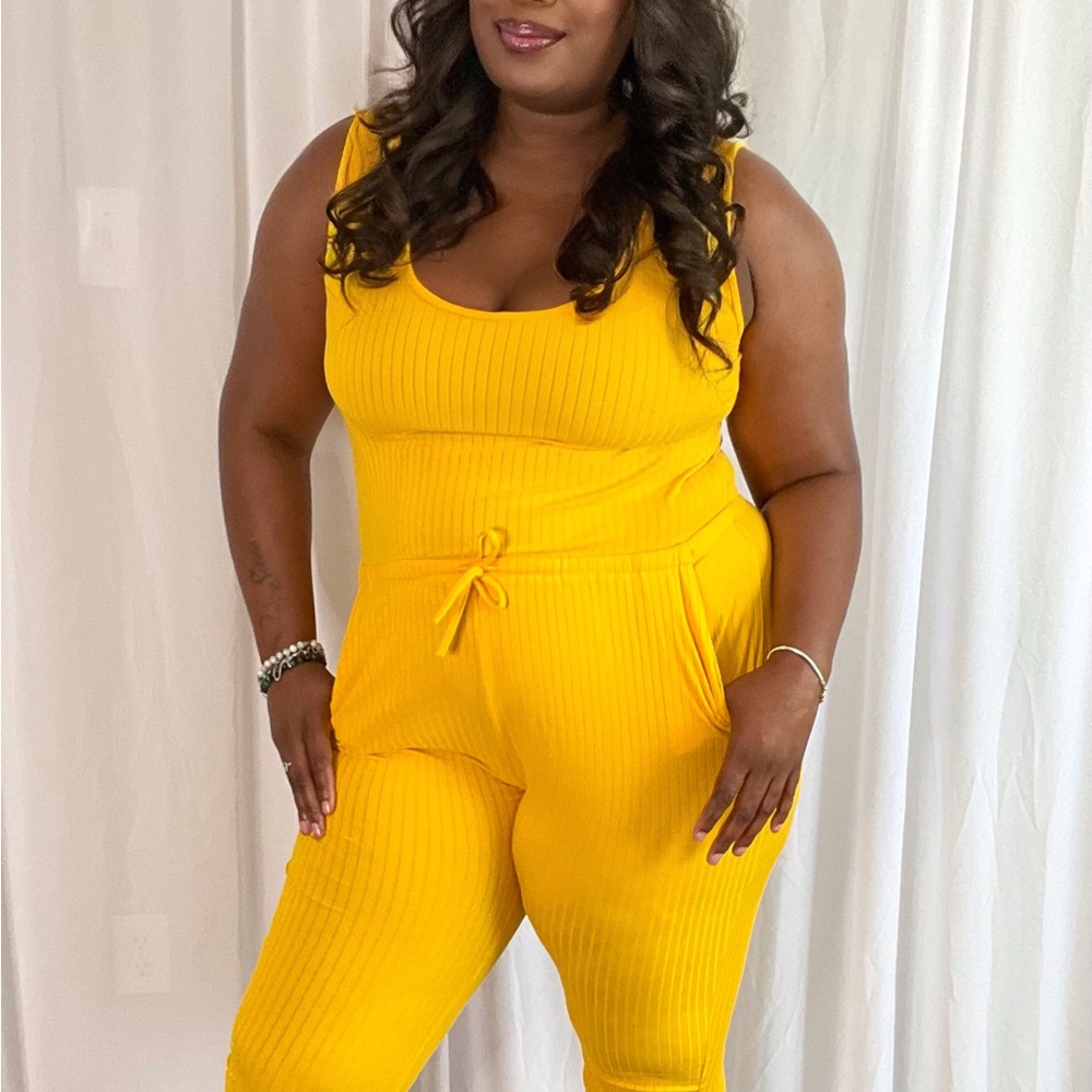 Gold Sleeveless Jumpsuit with Square Neckline and Defined Waist
